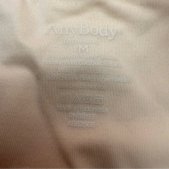 AnyBody Intimates NWT Front Closure Bra Sz M Beige Adaptive Lycra Wireless - Picture 8 of 8